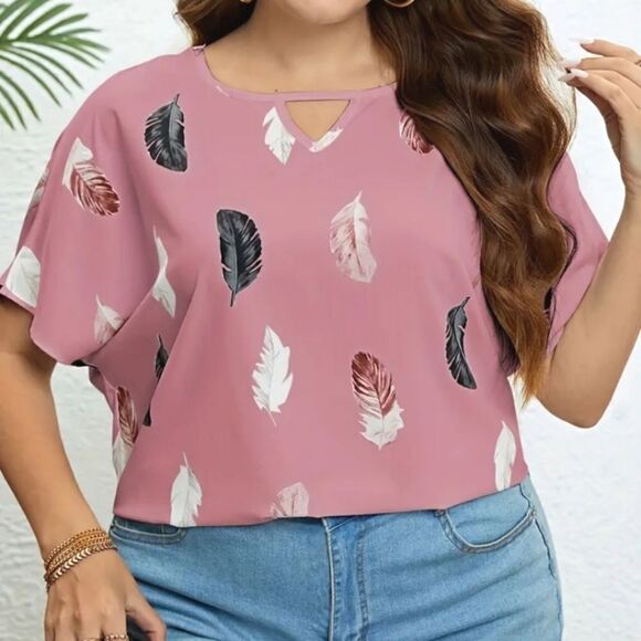 Plus Size Feather Print Cut Out Short Sleeve Top Sz 4X - Picture 3 of 4